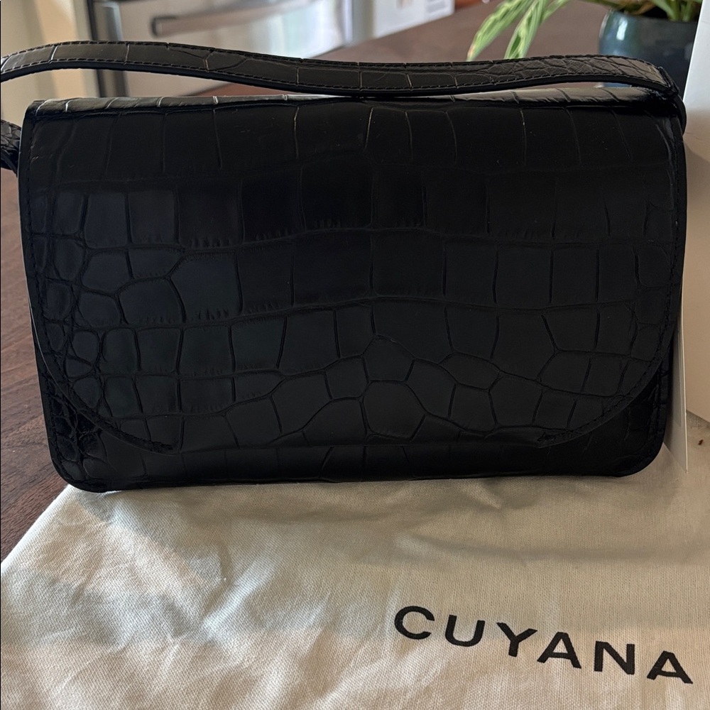 Cuyana Black Croc Embossed Shoulder Bag - Picture 3 of 12